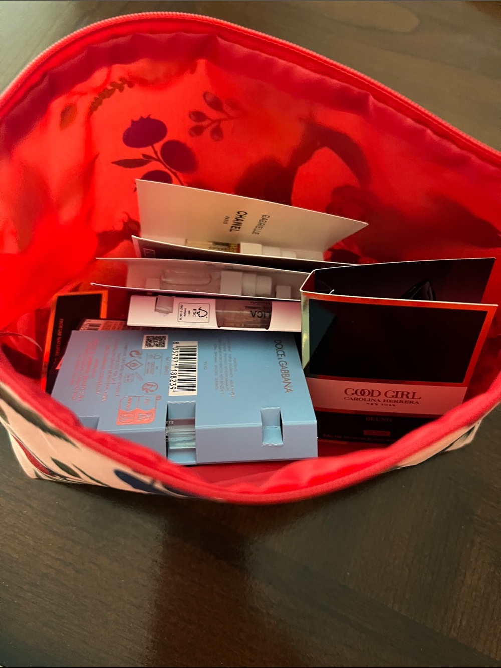 Perfume Sample Set with tote bag - Picture 2 of 3